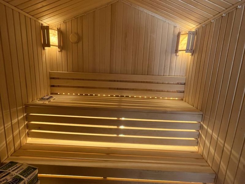 Парная с полками из липы